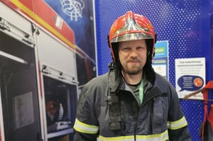 Mika Andersson tekee ensiapukoulutuksia kevytyrittäjänä.