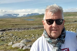 Pentti Salonen laskuttaa eläkkeellä tekemänsä toimeksiannot kevytyrittäjänä.